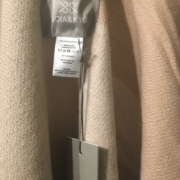 Cape/Scarf. Blush and beige - Picture 2 of 5